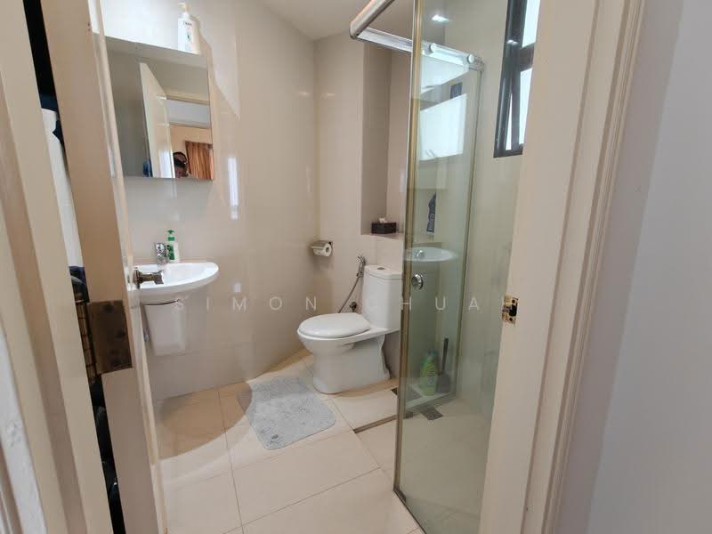 Harbour View Towers, 21 Telok Blangah Drive, Harbourfront / Telok Blangah, 3 Bedrooms, 1,206 sqft, Condominium For Rent, by Simon Chuah, 500248971 - Bathroom - PropertyGuru.com.sg