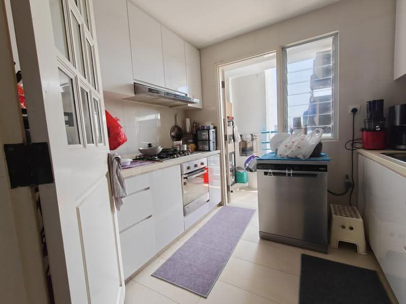 Harbour View Towers, 21 Telok Blangah Drive, Harbourfront / Telok Blangah, 3 Bedrooms, 1,206 sqft, Condominium For Rent, by Simon Chuah, 500248971 - Kitchen - PropertyGuru.com.sg