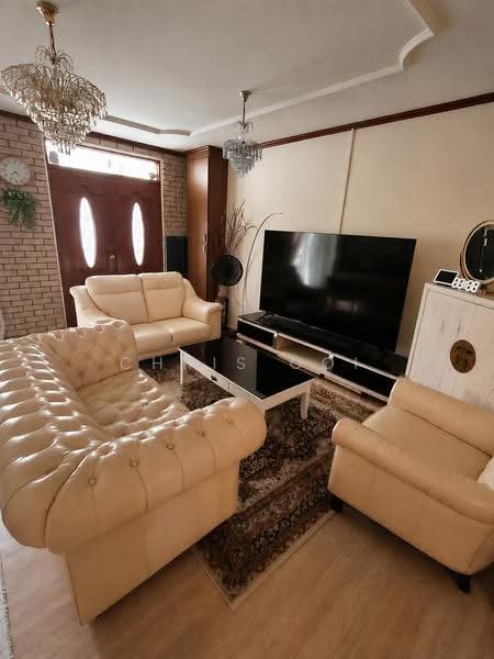 Yong Seng Estate, Jalan Senang, Eunos / Geylang / Paya Lebar, 5 Bedrooms, 4,500 sqft, Terraced House For Sale, by Chris Ooi, 500248981 - Living Room - PropertyGuru.com.sg