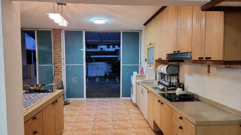 Yong Seng Estate, Jalan Senang, Eunos / Geylang / Paya Lebar, 5 Bedrooms, 4,500 sqft, Terraced House For Sale, by Chris Ooi, 500248981 - Kitchen - PropertyGuru.com.sg