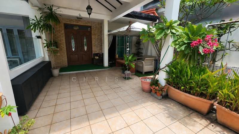 Yong Seng Estate, Jalan Senang, Eunos / Geylang / Paya Lebar, 5 Bedrooms, 4,500 sqft, Terraced House For Sale, by Chris Ooi, 500248981 - Exterior - PropertyGuru.com.sg