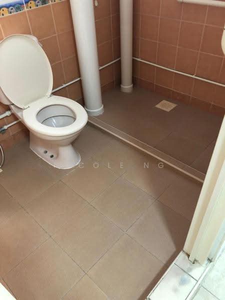 184B Rivervale Crescent, 184B Rivervale Crescent, Hougang / Punggol / Sengkang, 3 Bedrooms, 1,184 sqft, HDB Flat For Rent, by Nicole Ng, 500248993 - Bathroom - PropertyGuru.com.sg