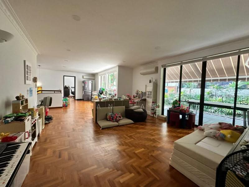 D10 Bungalow Coronation 97xxSqft $18xxpsf $18Mil, Tanglin / Holland / Bukit Timah, 5 Bedrooms, 6,666 sqft, Bungalow House For Sale, by Dan Tan, 500248994 - Living Room - PropertyGuru.com.sg