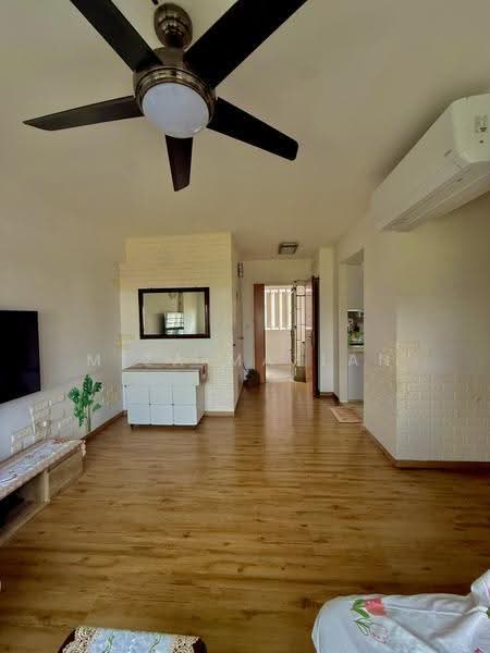 221A Sumang Lane, 221A Sumang Lane, Hougang / Punggol / Sengkang, 2 Bedrooms, 732 sqft, HDB Flat For Sale, by Miza Mazlan, 500248998 - Living Room - PropertyGuru.com.sg