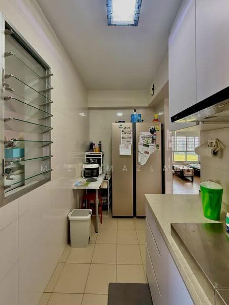 221A Sumang Lane, 221A Sumang Lane, Hougang / Punggol / Sengkang, 2 Bedrooms, 732 sqft, HDB Flat For Sale, by Miza Mazlan, 500248998 - Kitchen - PropertyGuru.com.sg