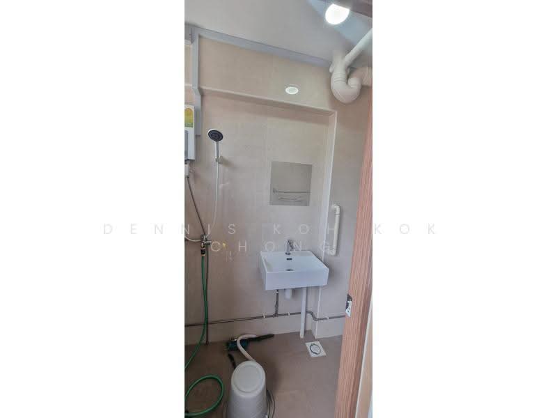 152 Yung Ho Road, 152 Yung Ho Road, Boon Lay / Jurong / Tuas, 4 Bedrooms, 1,119 sqft, HDB Flat For Sale, by Dennis Koh Kok Chong, 500249001 - Bathroom - PropertyGuru.com.sg