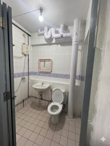 743 Woodlands Circle, 743 Woodlands Circle, Admiralty / Woodlands, 3 Bedrooms, 980 sqft, HDB Flat For Sale, by Eve Wong, 500249008 - Bathroom - PropertyGuru.com.sg