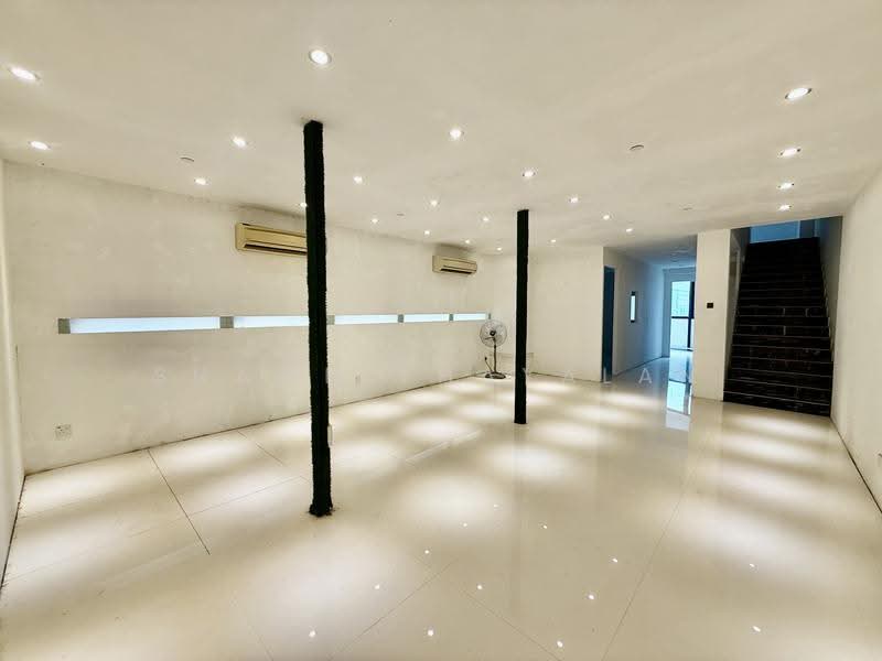 Oxley BizHub, 61 Ubi Road 1, Eunos / Geylang / Paya Lebar, 2,237 sqft, Light Industrial (B1) For Rent, by Shawn Thayalan, 500249016 - CommercialGuru.com.sg