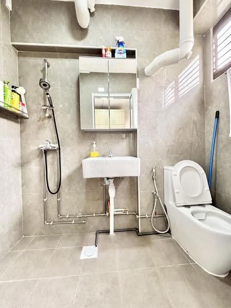 858 Yishun Avenue 4, 858 Yishun Avenue 4, Sembawang / Yishun, 3 Bedrooms, 1,313 sqft, HDB Flat For Sale, by Jason Liew 俊明, 500249020 - Bathroom - PropertyGuru.com.sg