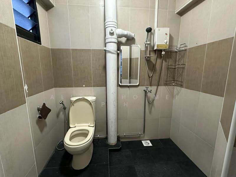 112 Bukit Purmei Road, 112 Bukit Purmei Road, Harbourfront / Telok Blangah, 2 Bedrooms, 818 sqft, HDB Flat For Rent, by Alice Cho Mei Poh, 500249027 - Bathroom - PropertyGuru.com.sg