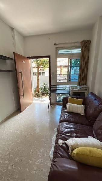 Sunshine Regency, 9 Rambai Road, East Coast / Marine Parade, 1 Bedroom, 452 sqft, Apartment For Sale, by Julian Li, 500249043 - Living Room - PropertyGuru.com.sg