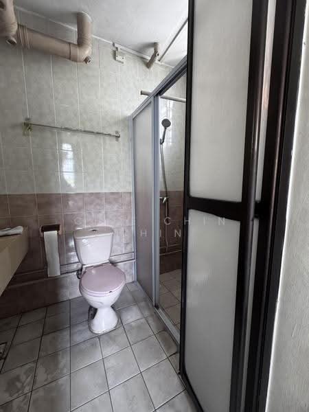 659 Choa Chu Kang Crescent, 659 Choa Chu Kang Crescent, Dairy Farm / Bukit Panjang / Choa Chu Kang, 3 Bedrooms, 1,075 sqft, HDB Flat For Rent, by Chee Chin Chin, 500249045 - Bathroom - PropertyGuru.com.sg