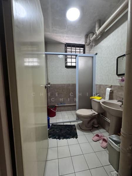 659 Choa Chu Kang Crescent, 659 Choa Chu Kang Crescent, Dairy Farm / Bukit Panjang / Choa Chu Kang, 3 Bedrooms, 1,075 sqft, HDB Flat For Rent, by Chee Chin Chin, 500249045 - Bathroom - PropertyGuru.com.sg