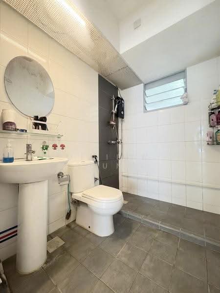 623B Punggol Central, 623B Punggol Central, Hougang / Punggol / Sengkang, 3 Bedrooms, 1,012 sqft, HDB Flat For Sale, by Desiree Leung, 500249056 - Bathroom - PropertyGuru.com.sg