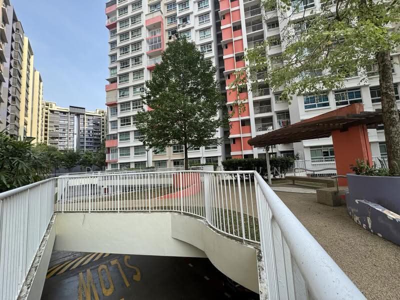 623B Punggol Central, 623B Punggol Central, Hougang / Punggol / Sengkang, 3 Bedrooms, 1,012 sqft, HDB Flat For Sale, by Desiree Leung, 500249056 - carpark right below - PropertyGuru.com.sg