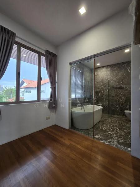 Woo Mon Chew Road, Woo Mon Chew Road, East Coast / Marine Parade, 3 Bedrooms, 2,350 sqft, Terraced House For Rent, by Douglas Chen 陈俊文, 500249080 - Bathroom - PropertyGuru.com.sg