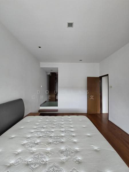 Woo Mon Chew Road, Woo Mon Chew Road, East Coast / Marine Parade, 3 Bedrooms, 2,350 sqft, Terraced House For Rent, by Douglas Chen 陈俊文, 500249080 - Bedroom - PropertyGuru.com.sg