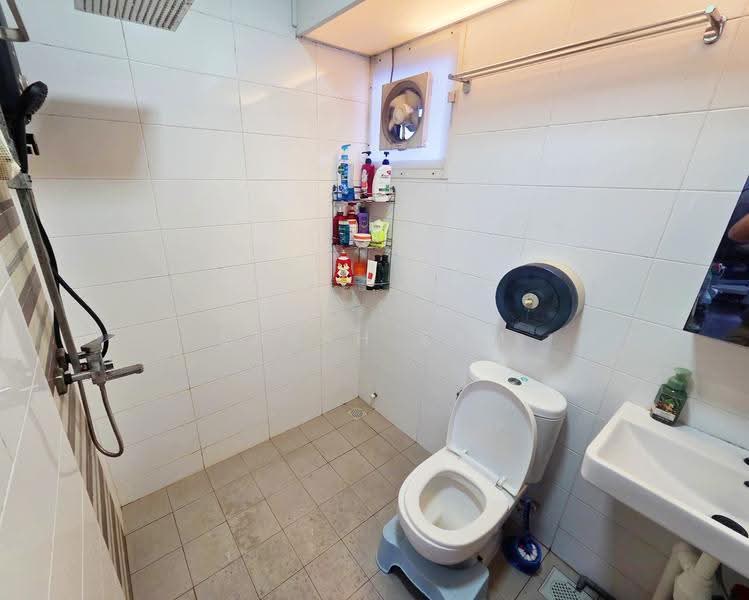 664B Punggol Drive, 664B Punggol Drive, Hougang / Punggol / Sengkang, 3 Bedrooms, 969 sqft, HDB Flat For Sale, by Sarah Sam, 500249081 - Bathroom - PropertyGuru.com.sg