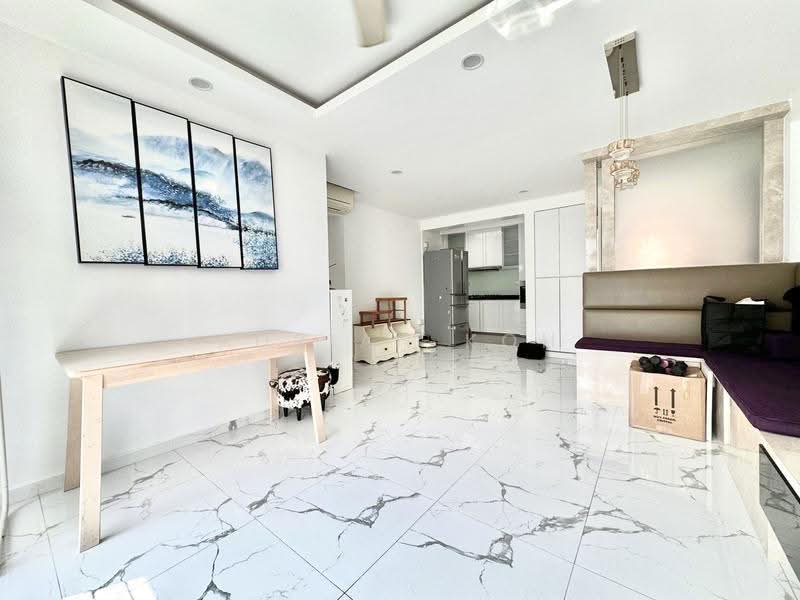 215B Compassvale Drive, 215B Compassvale Drive, Hougang / Punggol / Sengkang, 3 Bedrooms, 990 sqft, HDB Flat For Sale, by Adrian Koh, 500249091 - Living Room - PropertyGuru.com.sg
