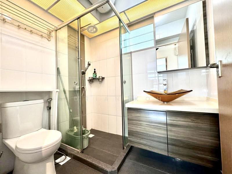 215B Compassvale Drive, 215B Compassvale Drive, Hougang / Punggol / Sengkang, 3 Bedrooms, 990 sqft, HDB Flat For Sale, by Adrian Koh, 500249091 - Bathroom - PropertyGuru.com.sg