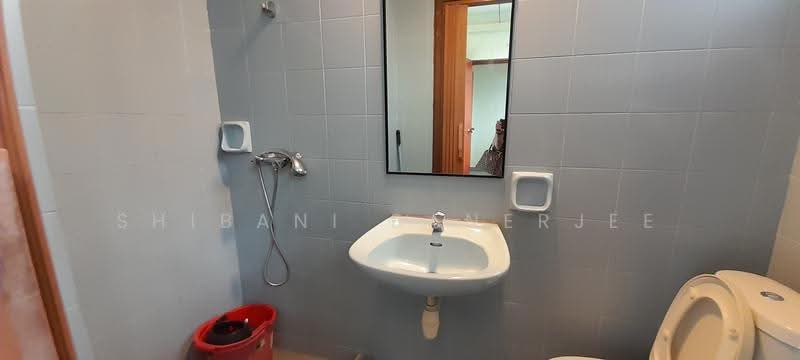 Balmoral Gate, 33 Balmoral Road, Tanglin / Holland / Bukit Timah, Room Rental, 150 sqft, Condominium For Rent, by Shibani Banerjee, 500249128 - Bathroom - PropertyGuru.com.sg