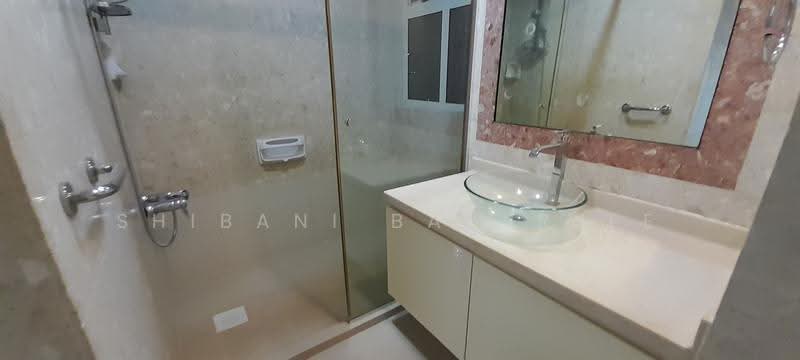 Balmoral Gate, 33 Balmoral Road, Tanglin / Holland / Bukit Timah, Room Rental, 150 sqft, Condominium For Rent, by Shibani Banerjee, 500249128 - Bathroom - PropertyGuru.com.sg