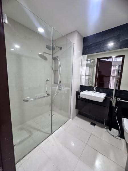 Eon Shenton, 70 Shenton Way, Chinatown / Tanjong Pagar, 506 sqft, Office For Rent, by Ingrid Suwandi, 500249133 - Bathroom - CommercialGuru.com.sg