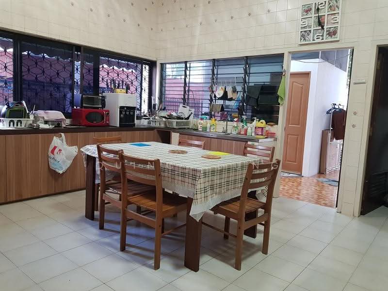 16B Sallim Road, Sallim Road, Eunos / Geylang / Paya Lebar, Room Rental, 300 sqft, Corner Terrace For Rent, by Quincy Sung, 500249137 - Kitchen - PropertyGuru.com.sg