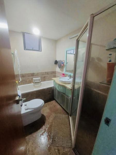 Regent Heights, 52 Bukit Batok East Avenue 5, Dairy Farm / Bukit Panjang / Choa Chu Kang, 2 Bedrooms, 1,023 sqft, Condominium For Rent, by Michelle Chua, 500249155 - Bathroom - PropertyGuru.com.sg