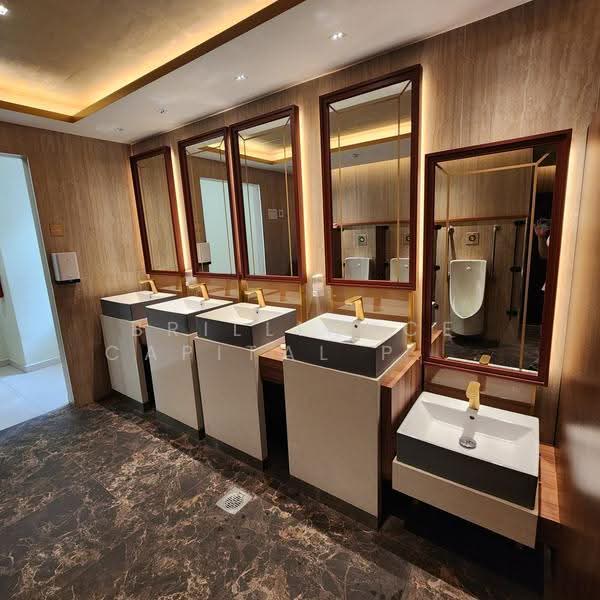 The Adelphi, 1 Coleman Street, City Hall / Clarke Quay, 452 sqft, Other Retail For Sale, by CHEN TIANYI, 500249166 - Bathroom - CommercialGuru.com.sg