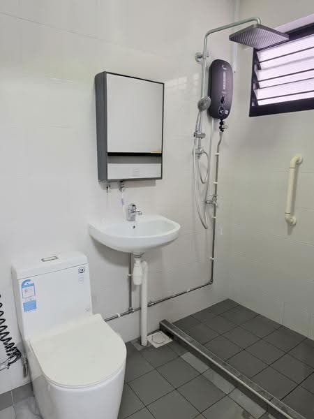104 Jalan Rajah, 104 Jalan Rajah, Balestier / Toa Payoh, 3 Bedrooms, 1,496 sqft, HDB Flat For Sale, by Nick R. L, 500249170 - Bathroom - PropertyGuru.com.sg