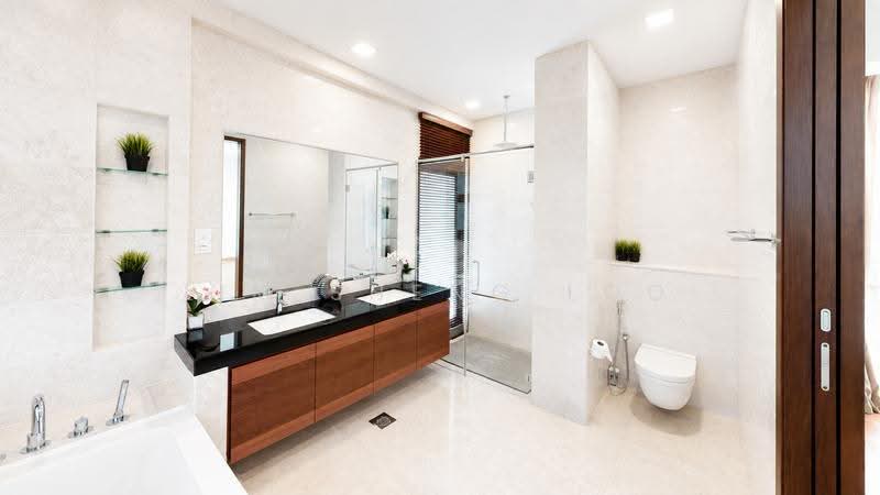 LORNIE ROAD BUNGALOW, LORNIE ROAD, ANDREW ROAD, THOMSON, CALDECOTT, Newton / Novena, 7 Bedrooms, 9,450 sqft, Bungalow House For Rent, by Lim Sheng Loo, 500249175 - Bathroom - PropertyGuru.com.sg