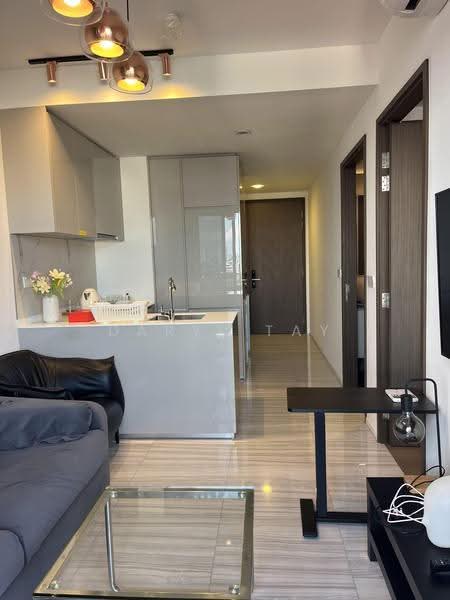Parc Esta, 822 Sims Avenue, Eunos / Geylang / Paya Lebar, 1 Bedroom, 452 sqft, Condominium For Sale, by Daryl Tay, 500249202 - Hall to Kitchen - PropertyGuru.com.sg