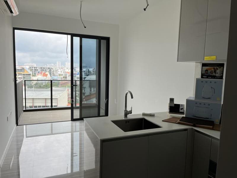 Parc Esta, 822 Sims Avenue, Eunos / Geylang / Paya Lebar, 1 Bedroom, 452 sqft, Condominium For Sale, by Daryl Tay, 500249202 - Kitchen to Hall - PropertyGuru.com.sg