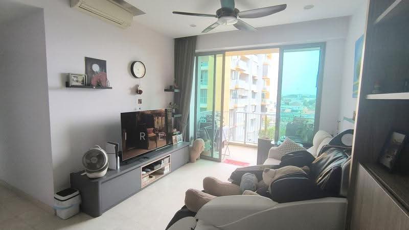 The Glades, 12 Bedok Rise, Bedok / Upper East Coast, 3 Bedrooms, 990 sqft, Condominium For Sale, by Irene Peh, 500249207 - Living Room - PropertyGuru.com.sg
