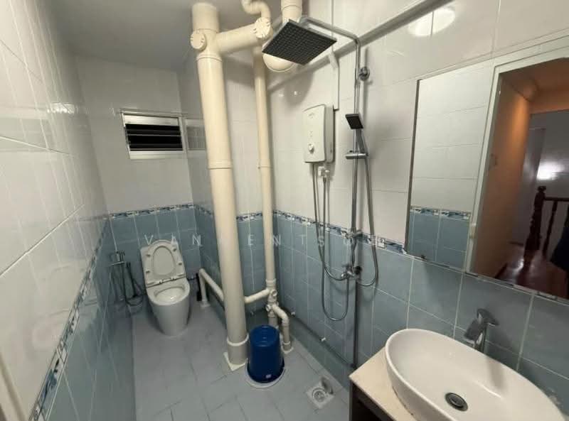 558 Jurong West Street 42, 558 Jurong West Street 42, Boon Lay / Jurong / Tuas, Room Rental, 120 sqft, HDB Flat For Rent, by VIncent Teo, 500249218 - Bathroom - PropertyGuru.com.sg