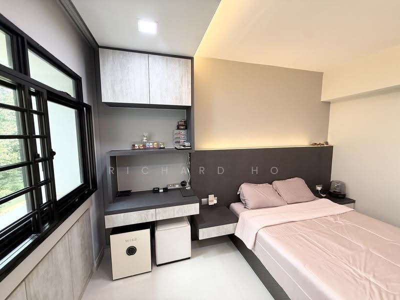 286A Toh Guan Road, 286A Toh Guan Road, Boon Lay / Jurong / Tuas, 3 Bedrooms, 1,324 sqft, HDB Flat For Rent, by Richard Ho, 500249246 - Master Bedroom - PropertyGuru.com.sg
