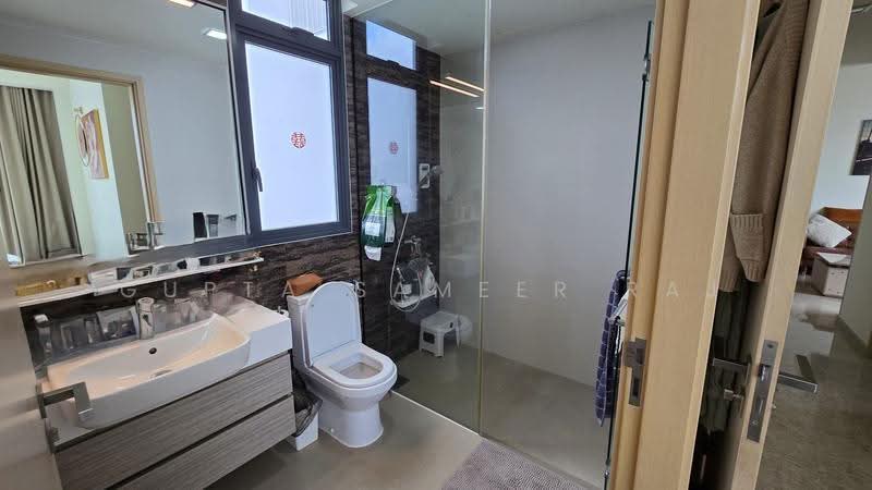 The Luxurie, 21 Compassvale Road, Hougang / Punggol / Sengkang, 2 Bedrooms, 883 sqft, Condominium For Rent, by Gupta Sameer Raj, 500249251 - Bathroom - PropertyGuru.com.sg