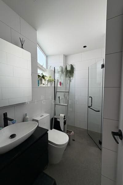 The Sunniflora, 48 Lor G Telok Kurau, East Coast / Marine Parade, 3 Bedrooms, 1,668 sqft, Condominium For Rent, by Renee Nicole Lee, 500249256 - Bathroom - PropertyGuru.com.sg