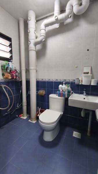 194 Rivervale Drive, 194 Rivervale Drive, Hougang / Punggol / Sengkang, 3 Bedrooms, 980 sqft, HDB Flat For Sale, by Bob Ho, 500249263 - Bathroom - PropertyGuru.com.sg