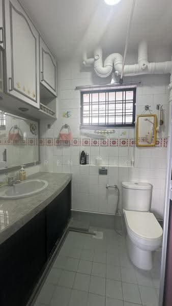 385 Tampines Street 32, 385 Tampines Street 32, Pasir Ris / Tampines, Room Rental, 130 sqft, HDB Flat For Rent, by Irene Yeo, 500249268 - Bathroom - PropertyGuru.com.sg