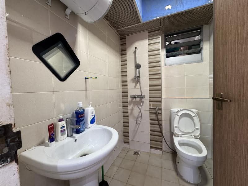 476A Upper Serangoon View, 476A Upper Serangoon View, Hougang / Punggol / Sengkang, 2 Bedrooms, 721 sqft, HDB Flat For Sale, by Belinda Liu, 500249282 - Bathroom - PropertyGuru.com.sg