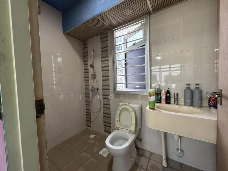 476A Upper Serangoon View, 476A Upper Serangoon View, Hougang / Punggol / Sengkang, 2 Bedrooms, 721 sqft, HDB Flat For Sale, by Belinda Liu, 500249282 - Bathroom - PropertyGuru.com.sg