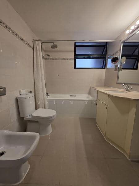 Sutton Place, 26 Farrer Road, Tanglin / Holland / Bukit Timah, 3 Bedrooms, 3,131 sqft, Condominium For Rent, by Evelyn Yeo, 500249285 - Bathroom - PropertyGuru.com.sg