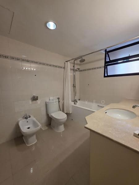Sutton Place, 26 Farrer Road, Tanglin / Holland / Bukit Timah, 3 Bedrooms, 3,131 sqft, Condominium For Rent, by Evelyn Yeo, 500249285 - Bathroom - PropertyGuru.com.sg