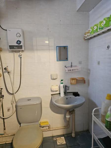 toa payoh, , Room Rental, 150 sqft, HDB Flat For Rent, by Mey Lim, 500249290 - Bathroom - PropertyGuru.com.sg