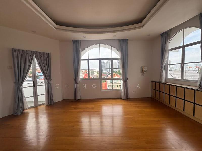 Sennett Avenue, Bedok / Upper East Coast, 6 Bedrooms, 11,200 sqft, Semi-Detached House For Sale, by Ching Chia, 500249313 - Living Room - PropertyGuru.com.sg