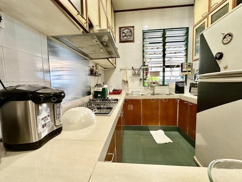 Shepherd's Hill Estate, Shepard's Drive, Alexandra / Commonwealth, 6 Bedrooms, 2,500 sqft, Detached House For Sale, by Yong Wee Foong 杨伟锋, 500249315 - Kitchen - PropertyGuru.com.sg
