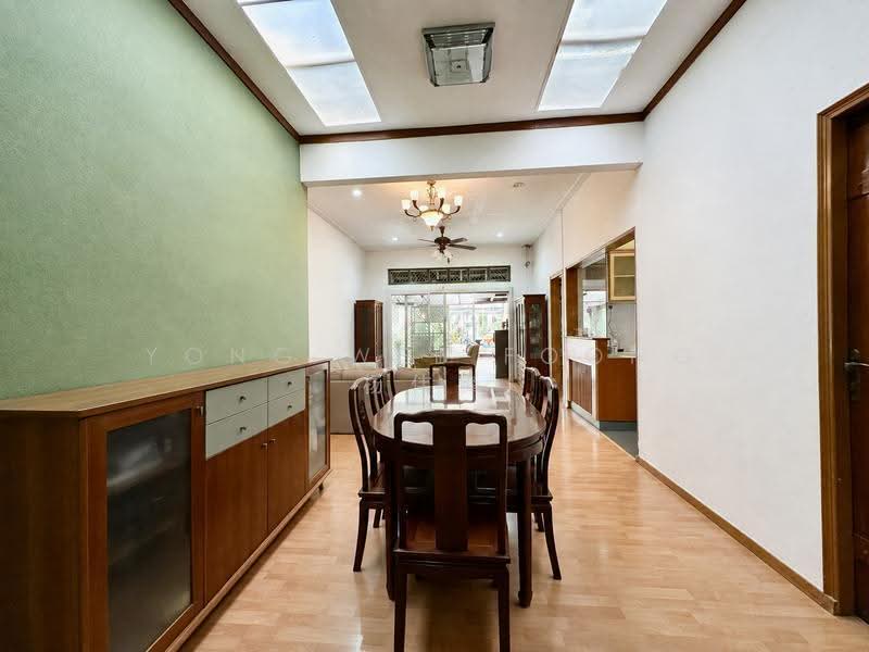 Shepherd's Hill Estate, Shepard's Drive, Alexandra / Commonwealth, 6 Bedrooms, 2,500 sqft, Detached House For Sale, by Yong Wee Foong 杨伟锋, 500249315 - PropertyGuru.com.sg