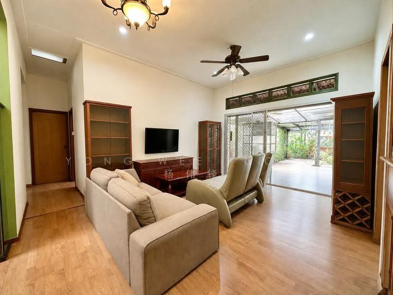 Shepherd's Hill Estate, Shepard's Drive, Alexandra / Commonwealth, 6 Bedrooms, 2,500 sqft, Detached House For Sale, by Yong Wee Foong 杨伟锋, 500249315 - Living Room - PropertyGuru.com.sg
